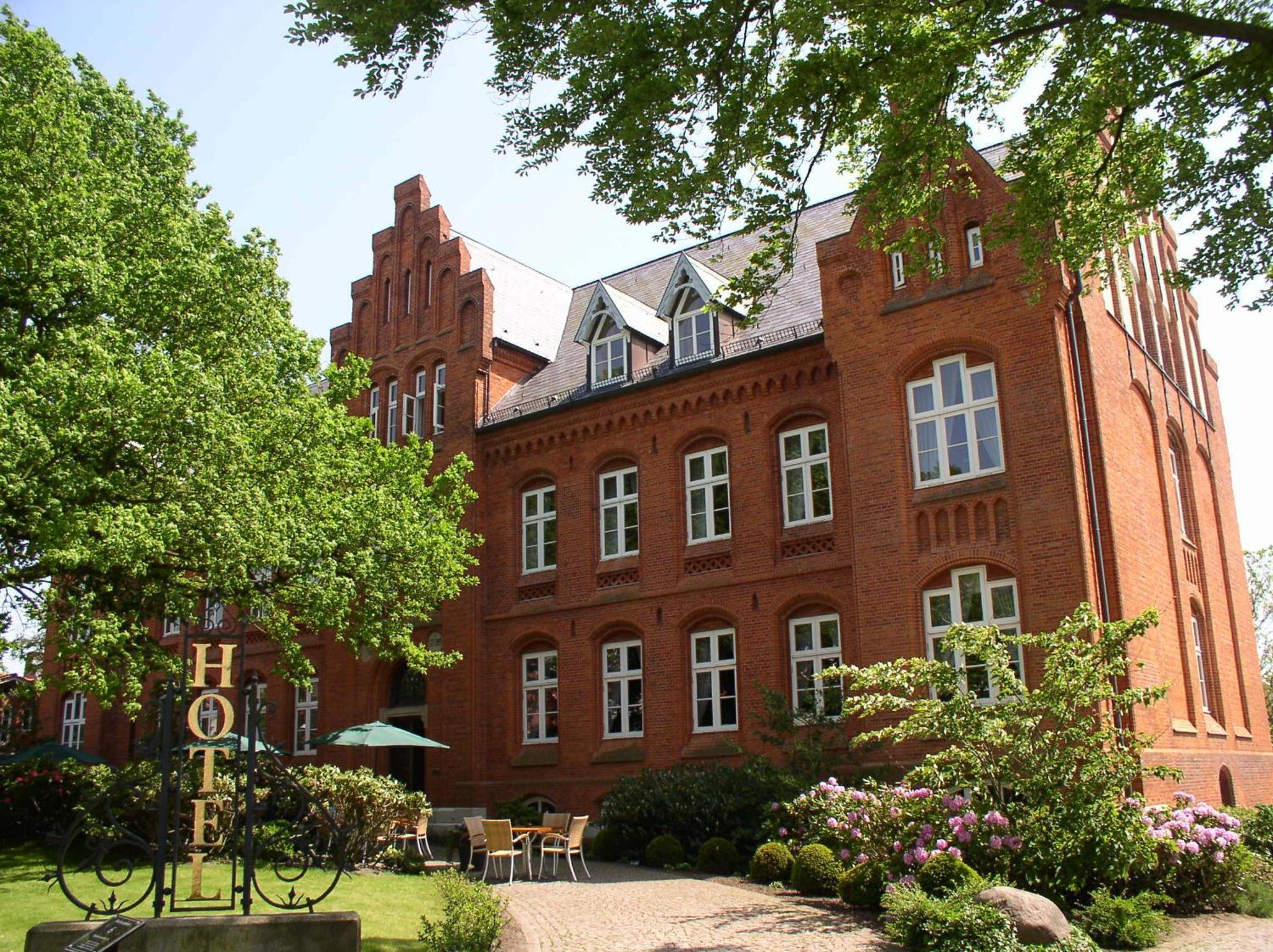Hotel Altes Gymnasium Husum  Exterior photo